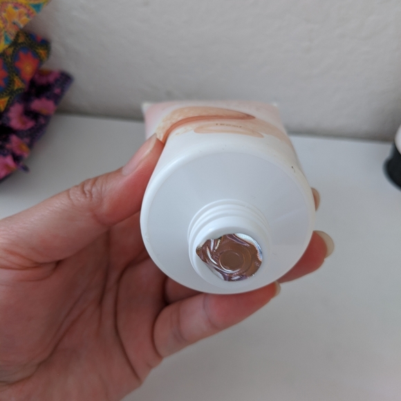 Radiance Crystal Cleansing Foam - Picture 3 of 3